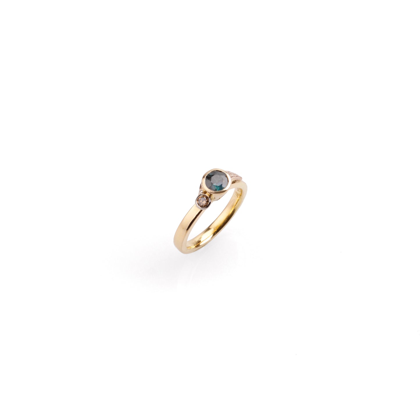 18ct Gold Eucalyptus Leaf Ring with Australian Sapphire & Argyle Diamond