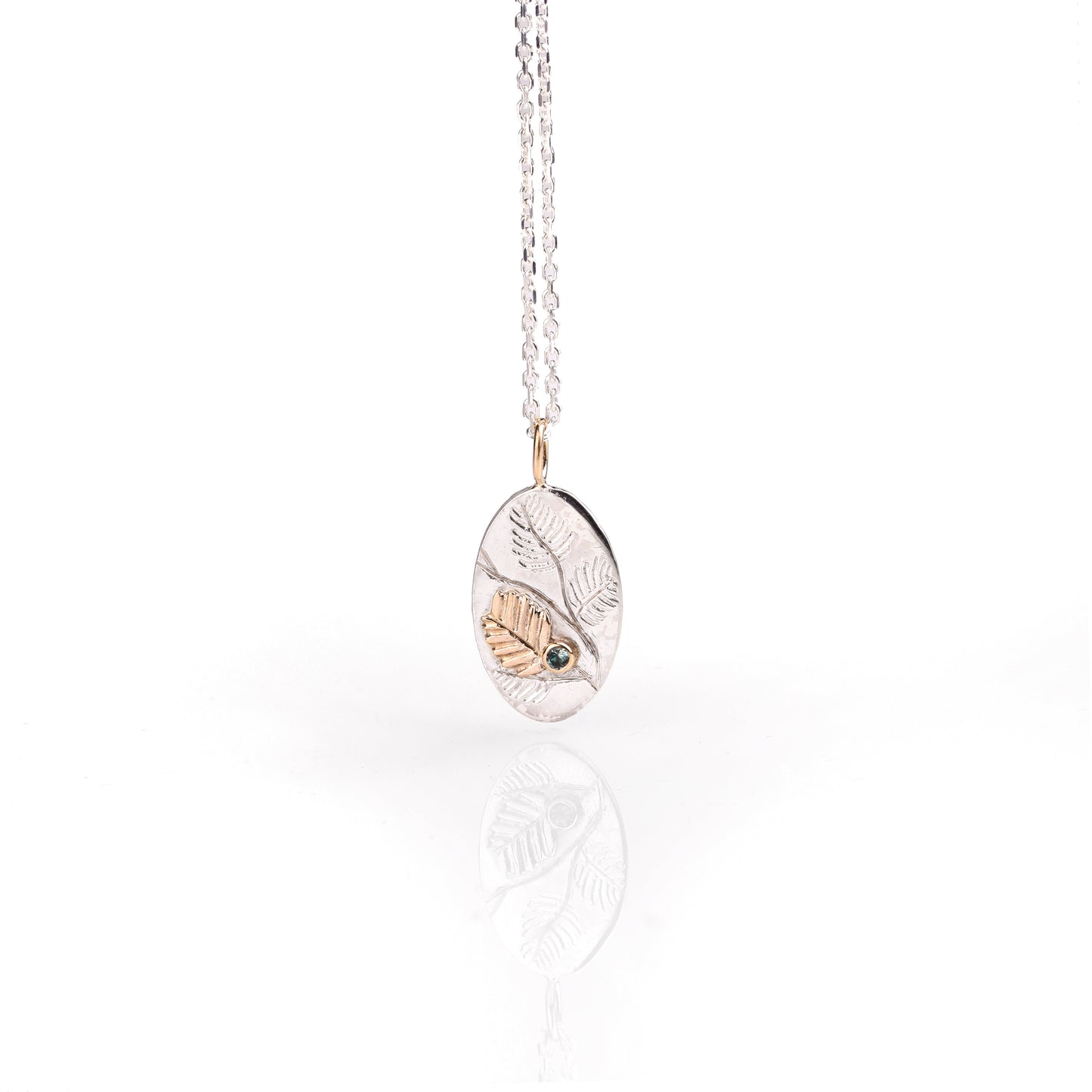 Engraved Nothofagus Gunnii (Fagus) pendant with Australian sapphire and solid gold leaf (Oval)