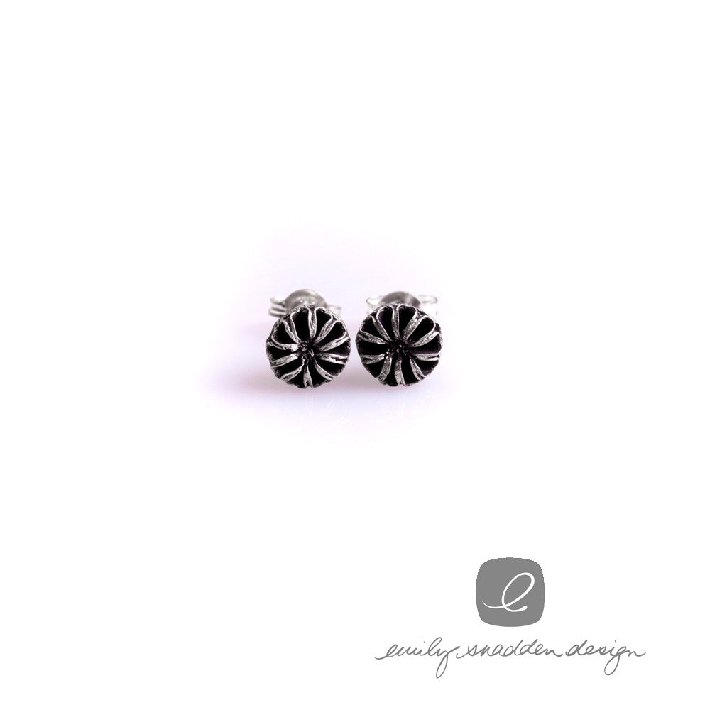 Tea tree studs