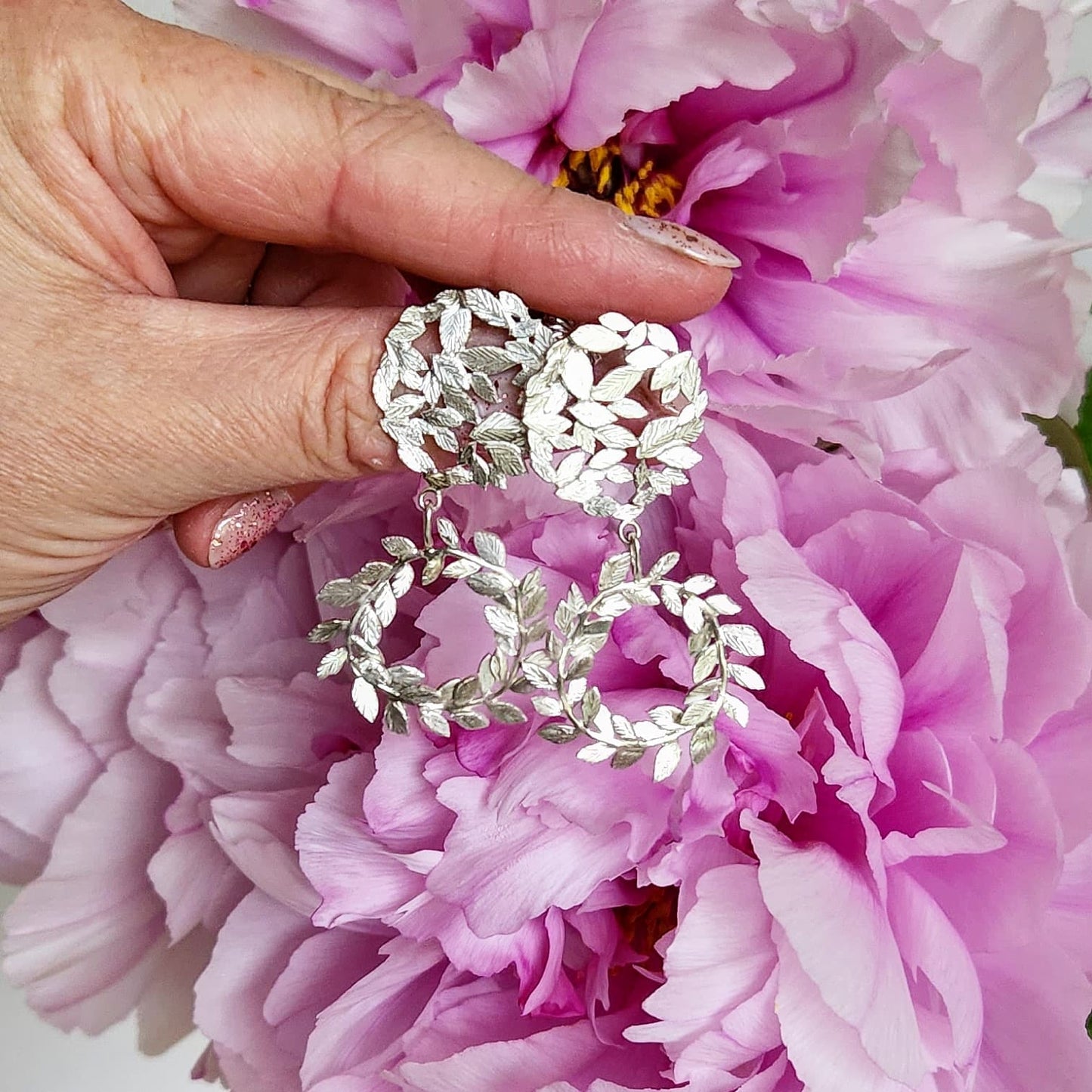 Articulated Foliage Cluster and Foliage Wreath Studs