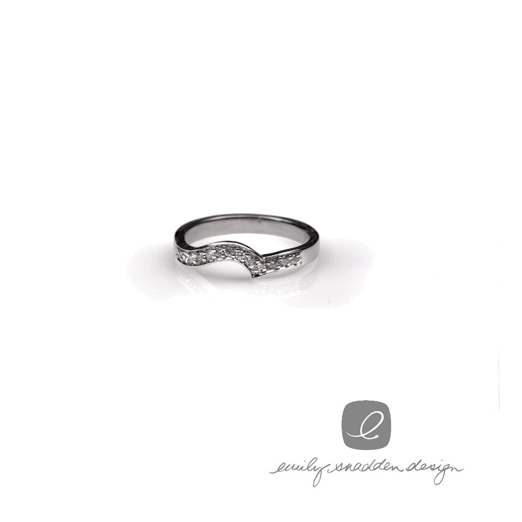 Wedding band (grain set, fitted)