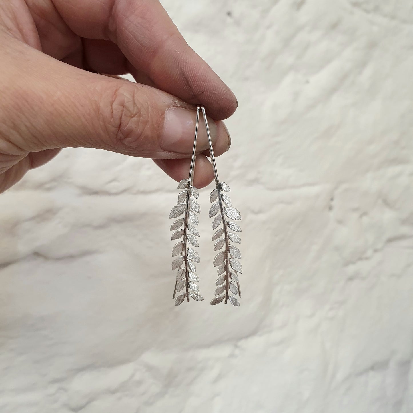 Foliage stem drop hooks