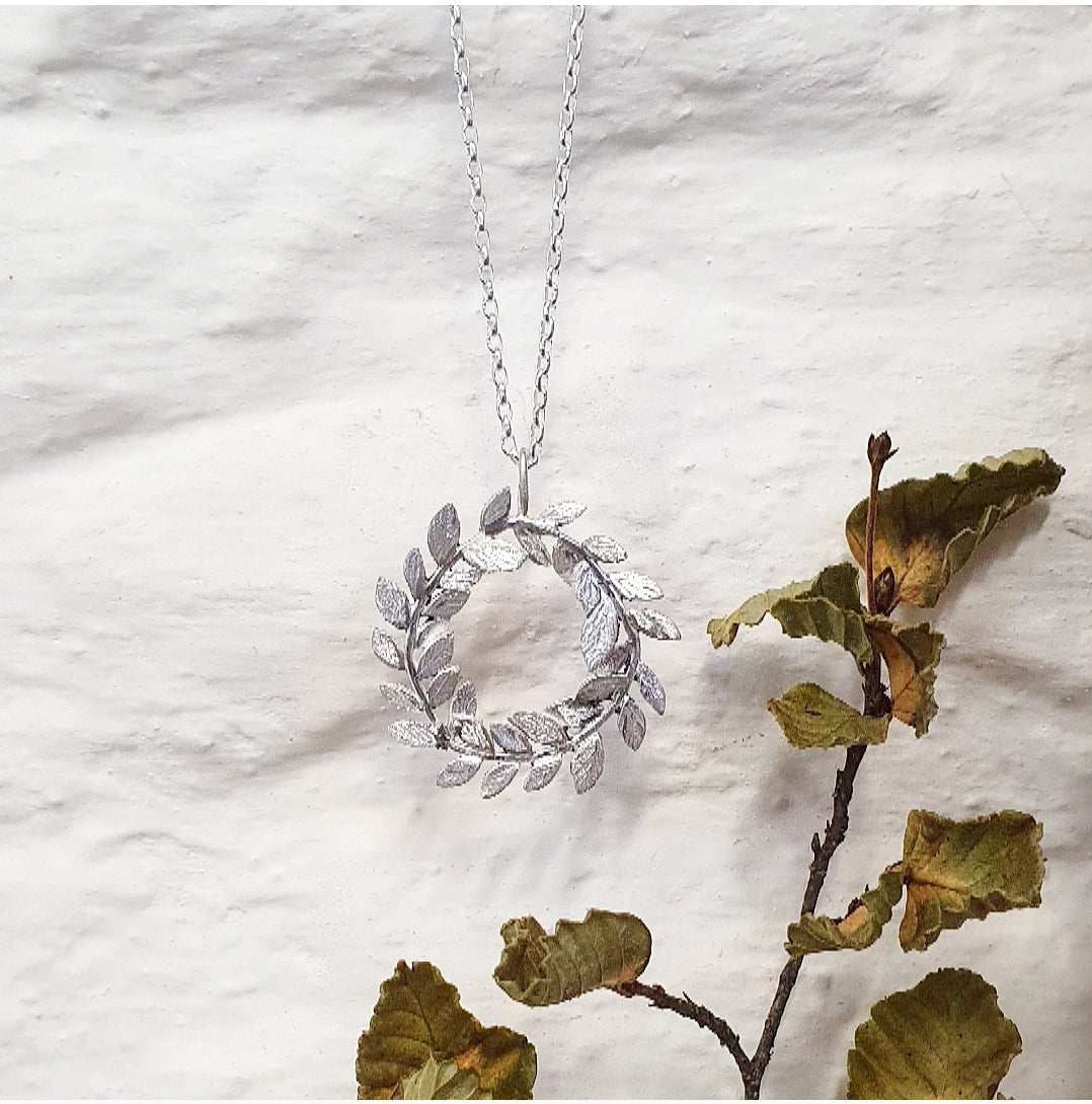 Foliage mini wreath pendant